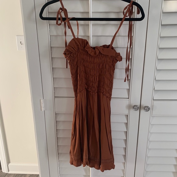 Kavari NWOT Ruched Tie Up Spaghetti Strap Dress - Picture 1 of 7